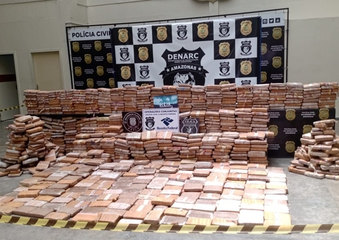 Dupla é presa com 1 tonelada de drogas escondidas em barco no Amazonas 