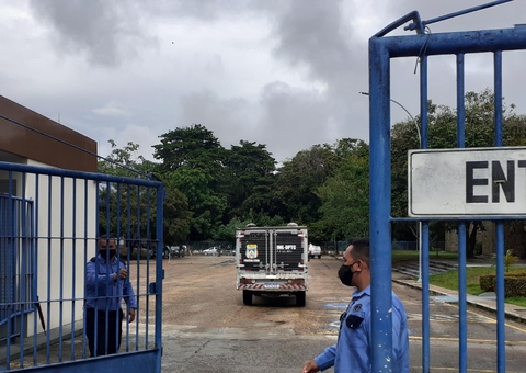 Corpos em área de mata estavam com bilhetes e mãos amarradas em Manaus