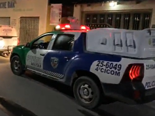 Suspeito é preso após ser flagrado nu em cama com criança em Manaus