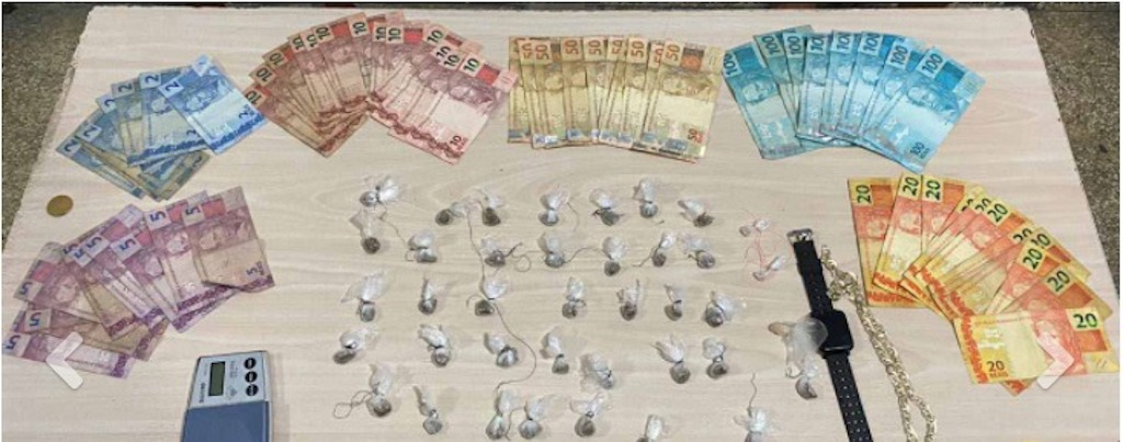Dupla suspeita de tráfico de drogas é presa com mais de R$ 1.700 em Manaus