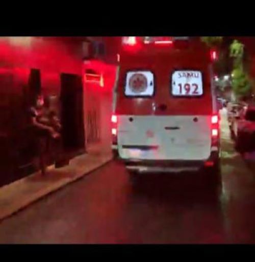 Jovem é brutalmente espancado por criminosos em Manaus