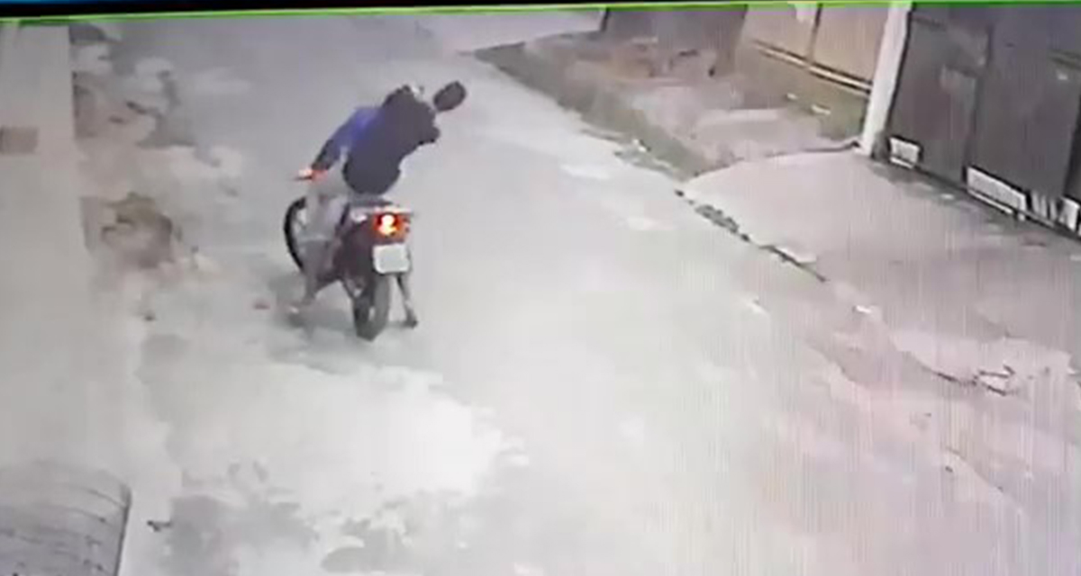 Vídeo: Vítima reage e ataca assaltante com 'mata-leão' em Manaus