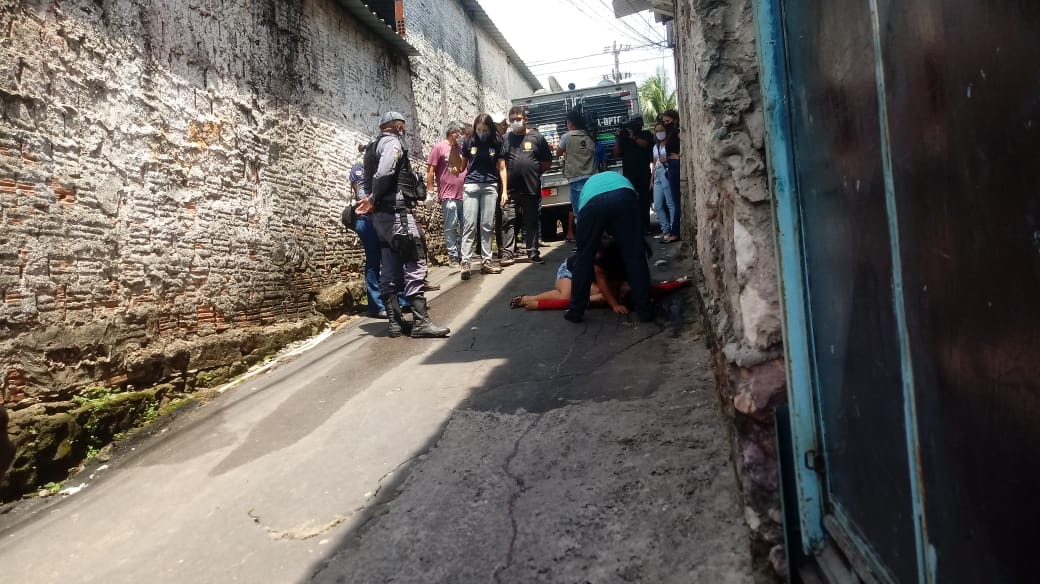 Cliente armado reage a assalto em padaria e mata suspeito em Manaus