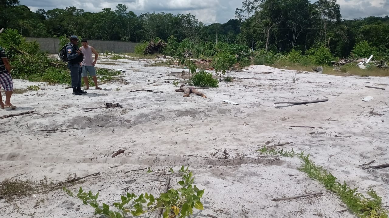 Com marcas de tiros, corpo de homem é encontrado no Monte Horebe em Manaus