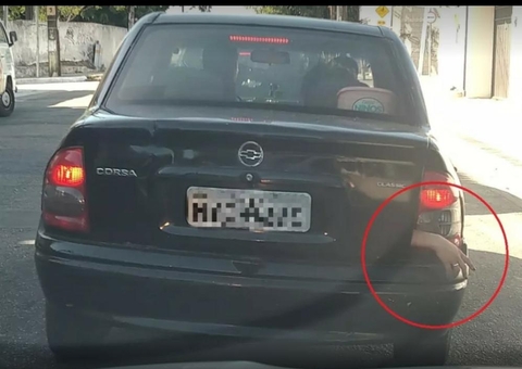 Motorista chama a polícia ao ver mão humana em porta-malas de carro