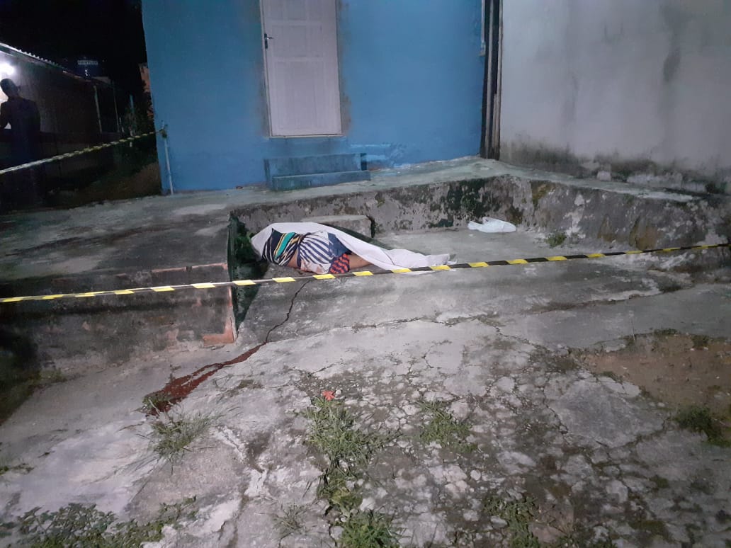 Homem é assassinado e outro preso durante suposto assalto em Manaus