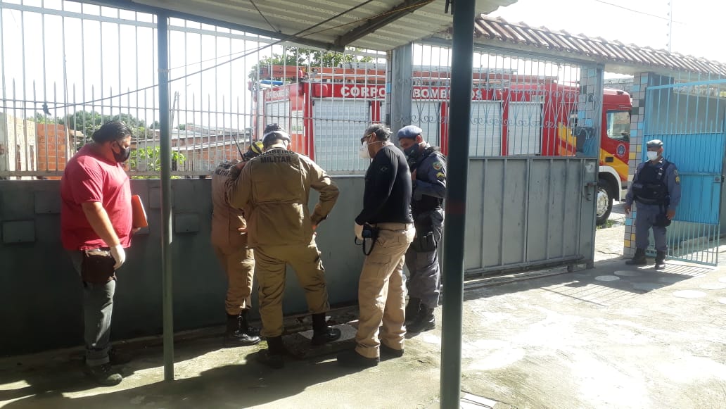 Sem mãos, corpo é encontrado dentro de bueiro de estância em Manaus