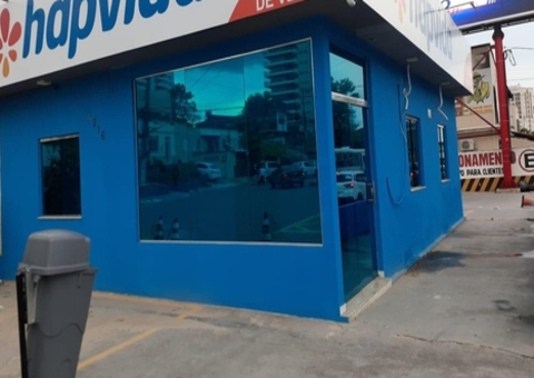 Vídeo: Dupla arromba e furta ponto de vendas da Hapvida em Manaus 