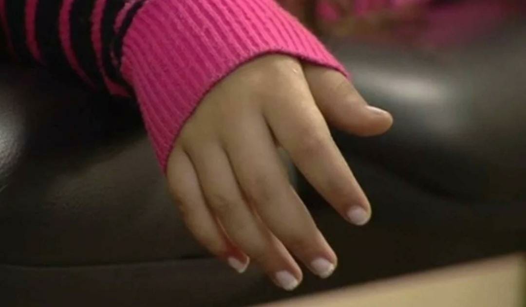 Mãe descobre que menina de 11 anos era estuprada pelo marido por mensagens