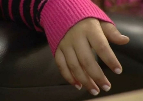 Mãe descobre que menina de 11 anos era estuprada pelo marido por mensagens