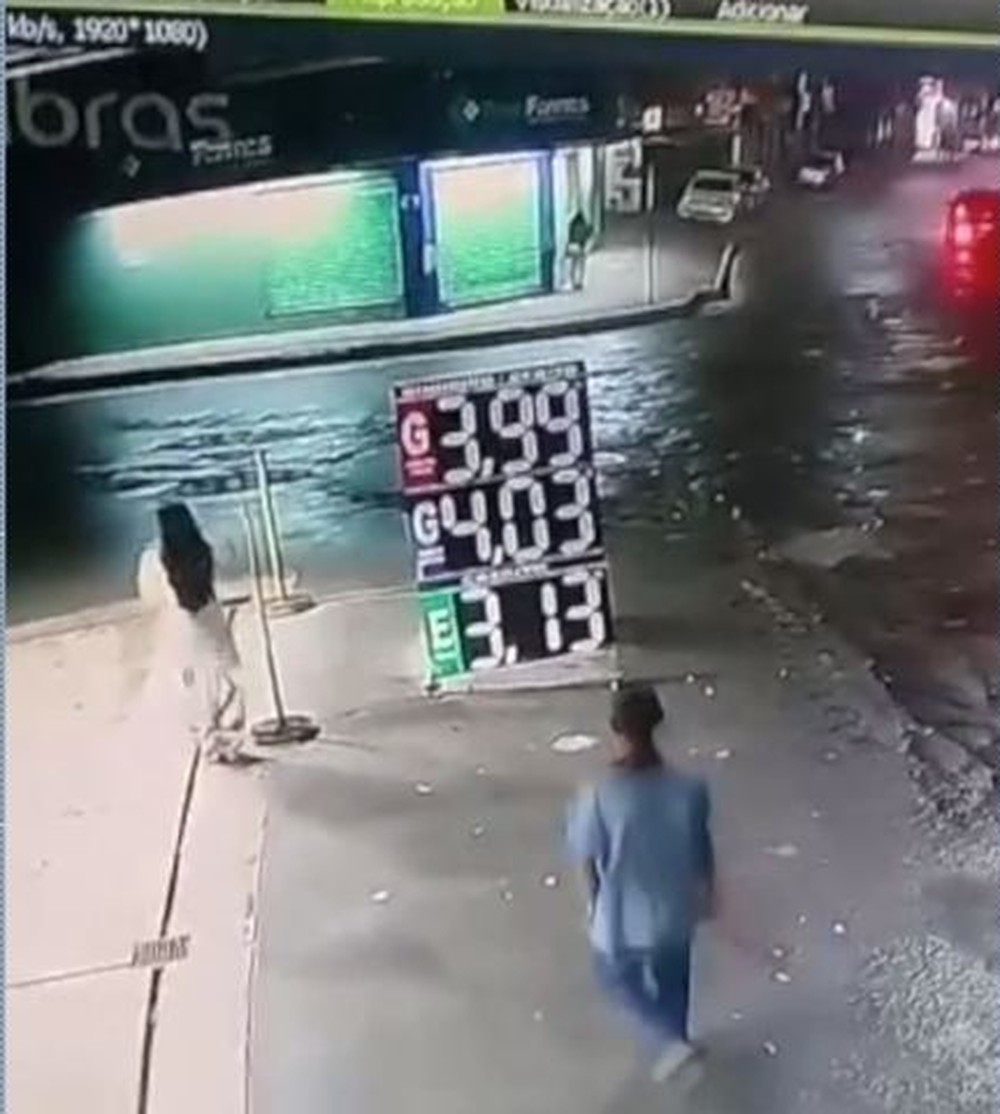 Vídeo mostra mulher sofrendo tentativa de estupro no meio da rua 