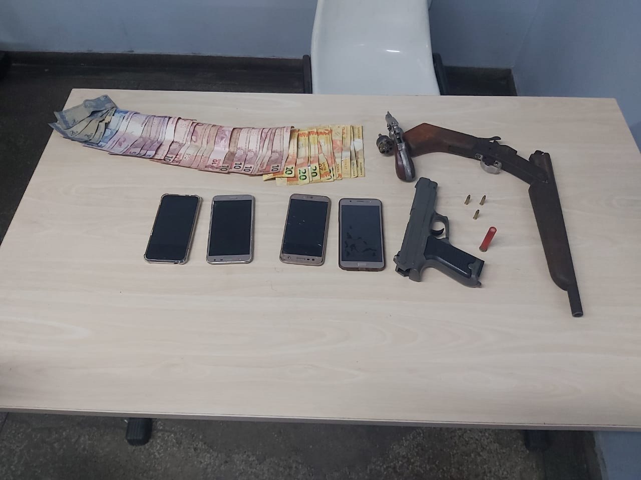 Quatro são presos e adolescente é apreendido após assalto em Manaus