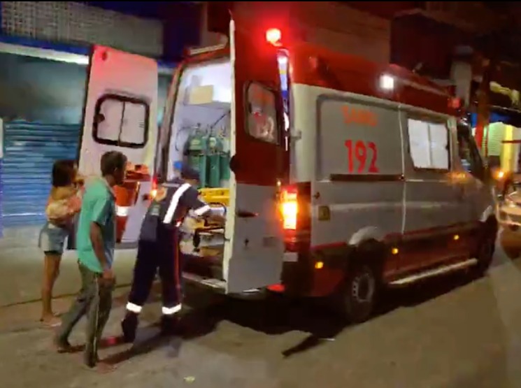 Homem fica gravemente ferido após levar 'terçadadas' em Manaus