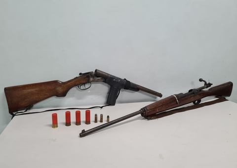 Homem é preso suspeito de guardar armas para traficante em Manaus  