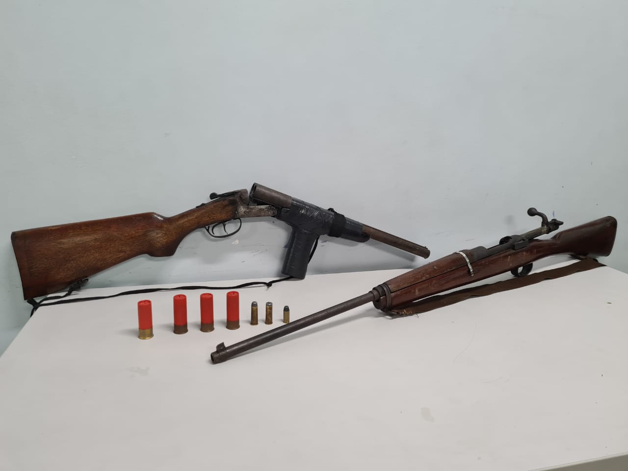 Homem é preso suspeito de guardar armas para traficante em Manaus  