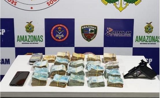 Dono de embarcação é preso com arma e R$ 162 mil no Amazonas