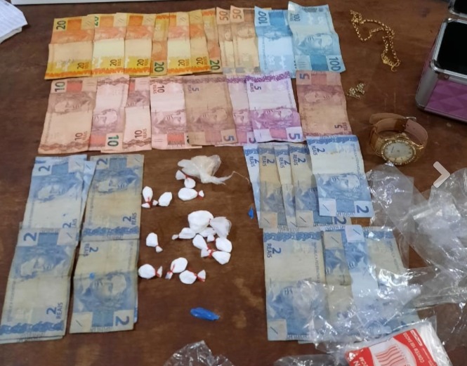 PM's descobrem drogas dentro de casa durante patrulhamento no Amazonas