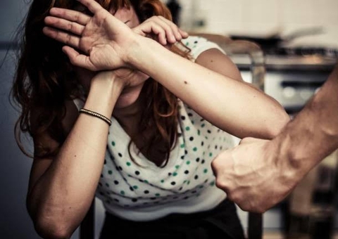 Marido espanca e ameaça matar mulher com tiro de espingarda no Amazonas