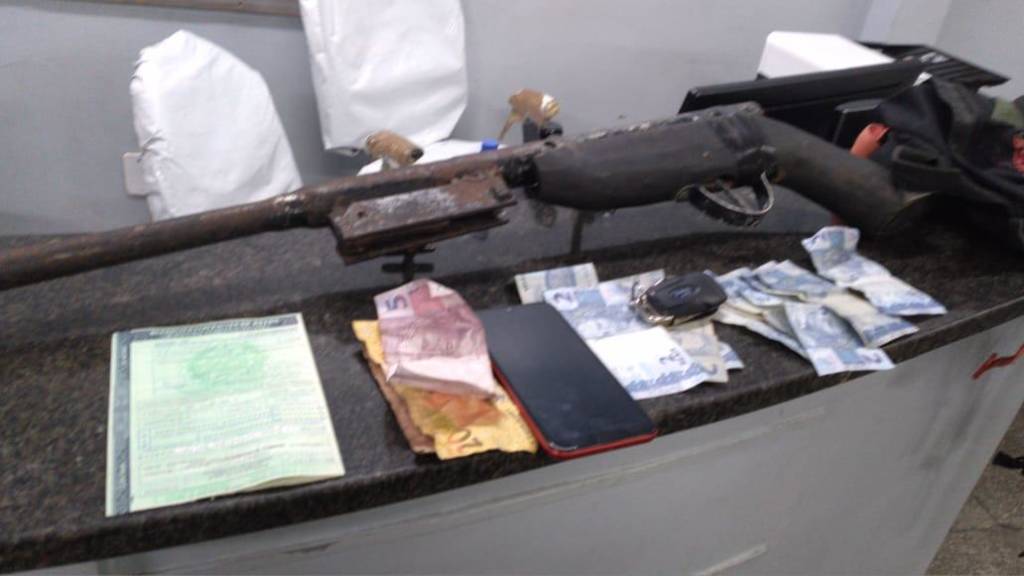 Trio é preso após tentar assaltar motorista de aplicativo em Manaus