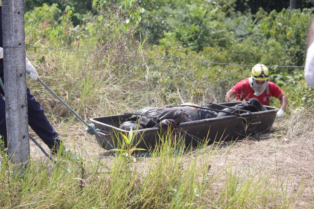 Homem achado em decomposição foi torturado e desovado em ramal de Manaus 