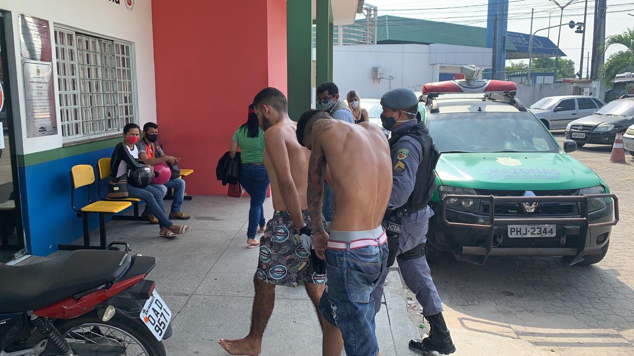 Dupla é presa após tocar terror e assaltar ônibus lotado em Manaus