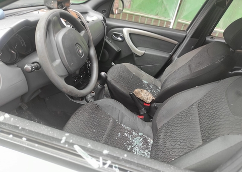 Criminosos apedrejam viatura após prisão de comparsas em Manaus