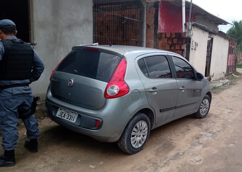Carro é abandonado próximo ao local onde corpo foi enterrado em Manaus 