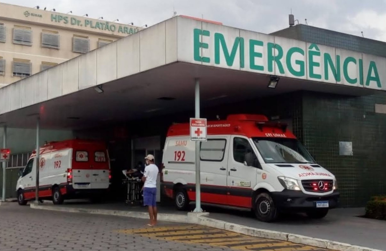 Ao se recusar entregar celular para bandidos, homem acaba baleado em Manaus