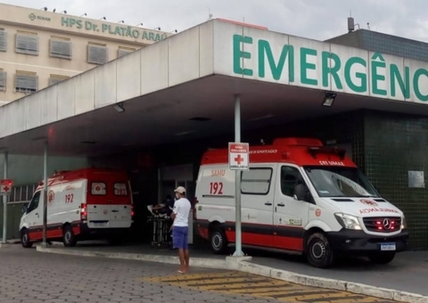 Ao se recusar entregar celular para bandidos, homem acaba baleado em Manaus