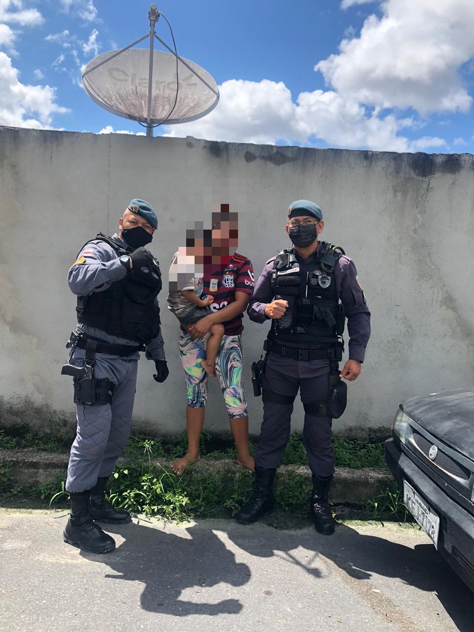 Menino de 2 anos é encontrado após abrir porta de casa e sumir em Manaus 