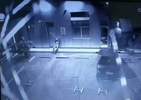 Vídeo: Frentista é atingido com golpes de terçado durante assalto em Manaus