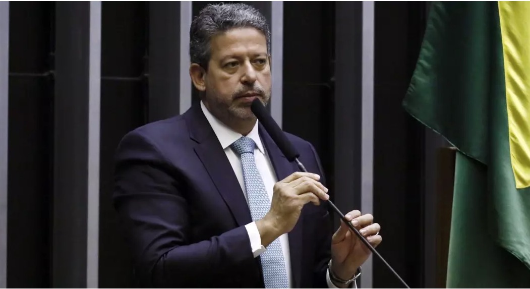 Candidato do Planalto à presidência da Câmara é acusado de 'rachadinha' 