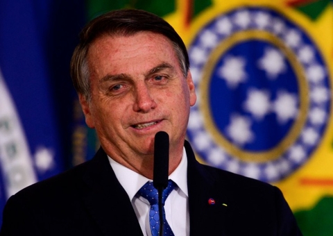 Em meio a alta de mortes, Bolsonaro diz que Brasil vive 'fim da pandemia'