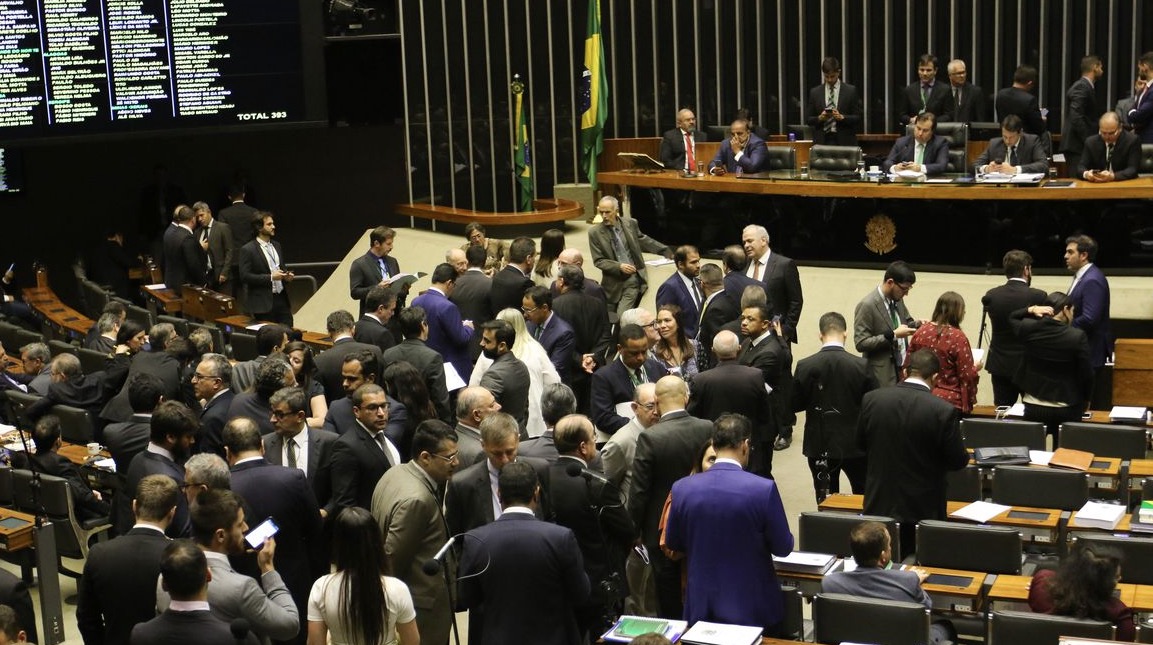 Câmara vota liberação de R$ 167 bilhões para combater crise econômica