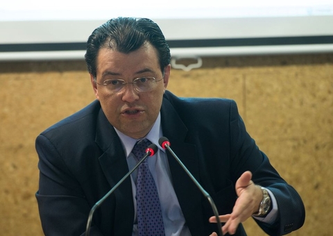 Eduardo Braga planeja disputar eleição para a presidência do Senado