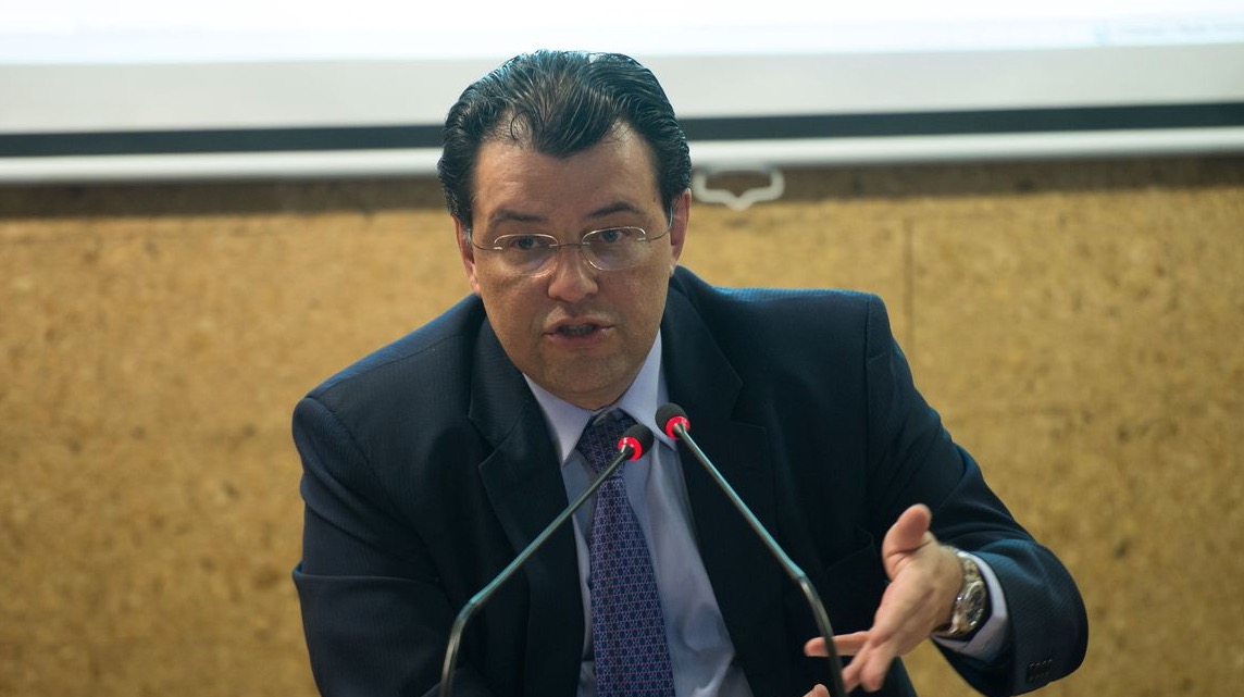 Eduardo Braga planeja disputar eleição para a presidência do Senado