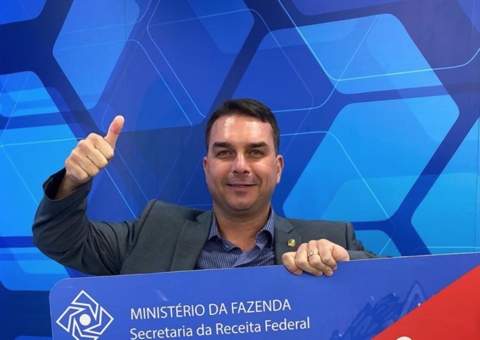 Em viagem no Amazonas, Flávio Bolsonaro não vai a acareação no MPF