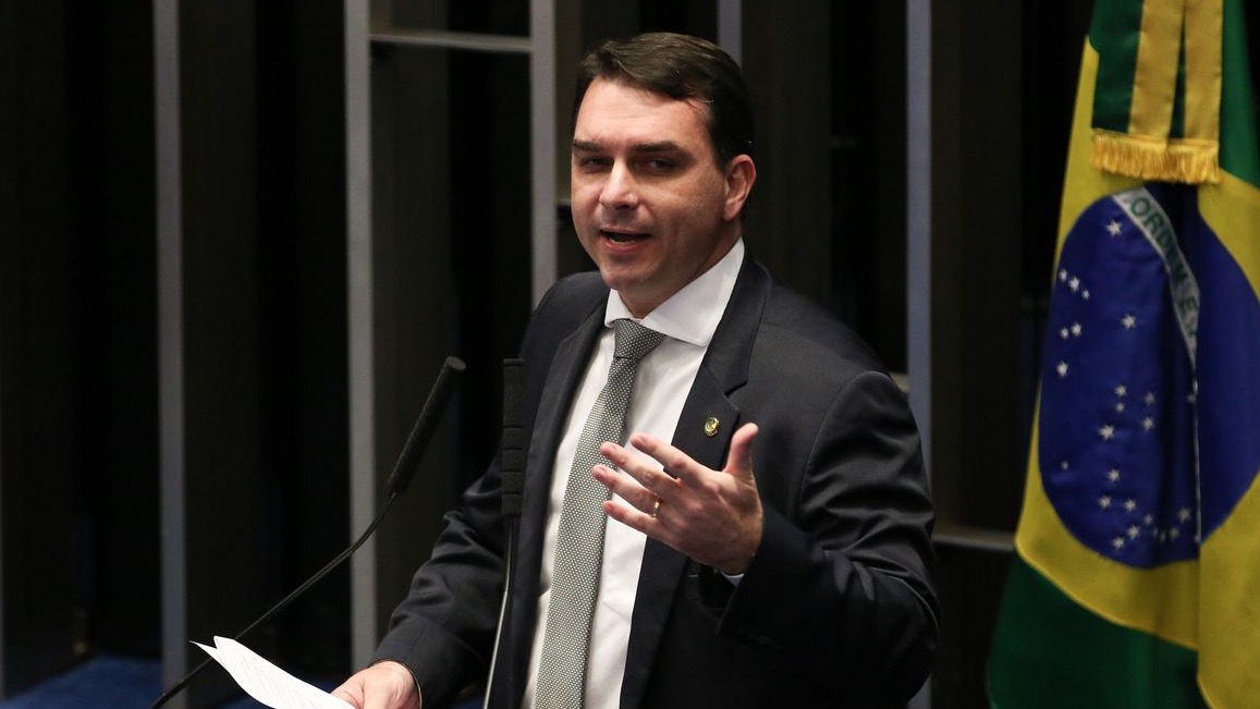 Abin forneceu relatórios para defesa de Flávio Bolsonaro no caso Queiroz