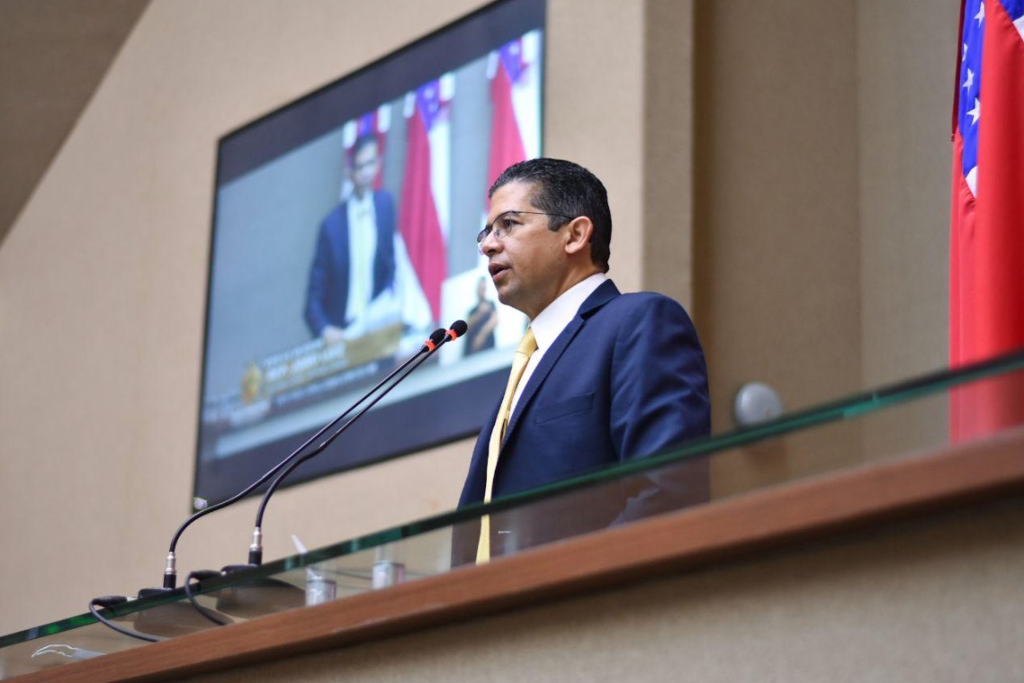 Comissão da Aleam questiona Apple sobre venda de aparelhos sem acessórios