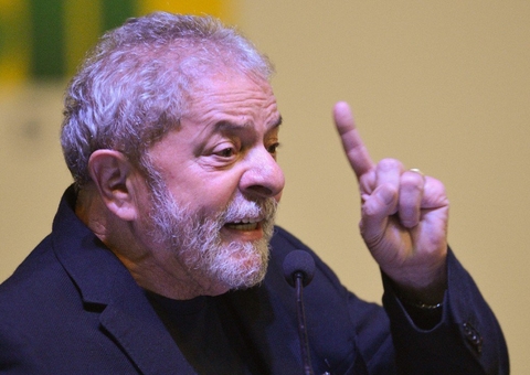 STF intima juiz a fornecer mensagens à defesa de Lula