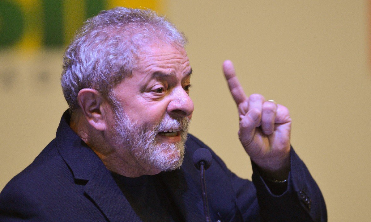 STF intima juiz a fornecer mensagens à defesa de Lula