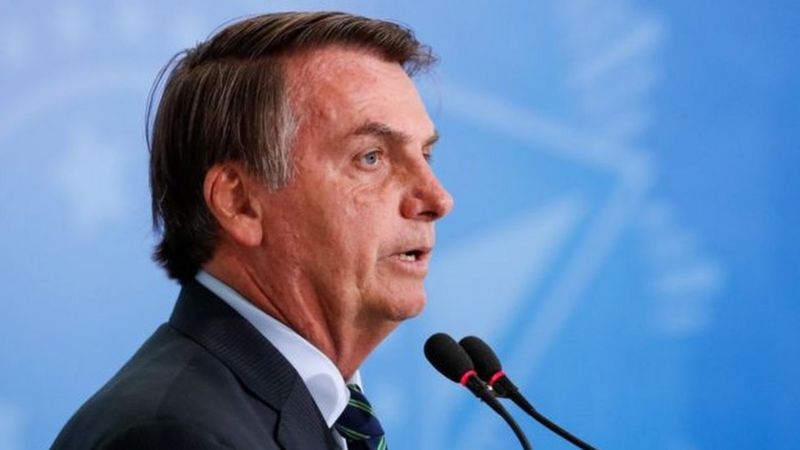 Bolsonaro afirma que vacinas foram entregues no dia 'D-1'