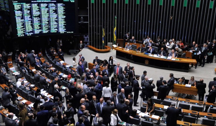 Câmara dos Deputados aprova sete projetos na última sessão do ano