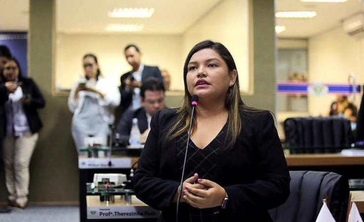 Joana Darc defende monitoramento de pais em atividades nas escolas públicas