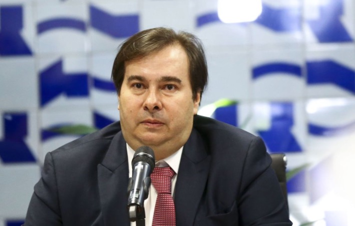 Maia nega prorrogação do estado de calamidade e ironiza governo federal