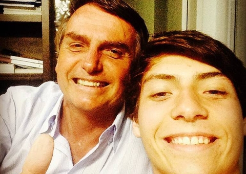 Jair Renan sinaliza em rede social que também pode entrar na política