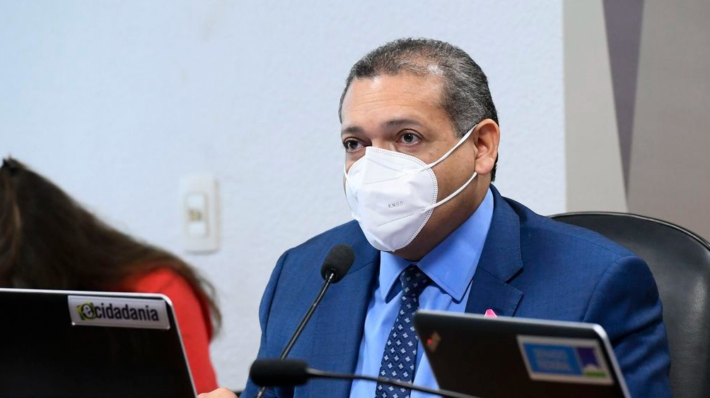 Candidatos 'fichas sujas' tentam assumir cargos após decisão do STF