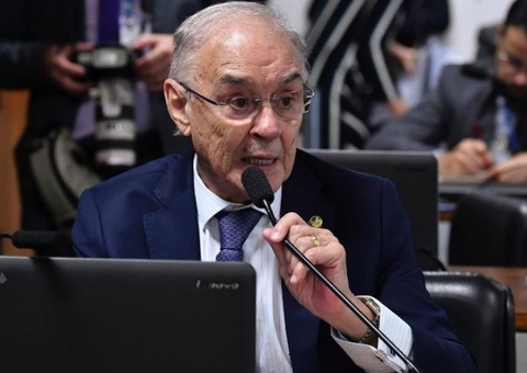 Senador Arolde de Oliveira morre vítima da Covid-19