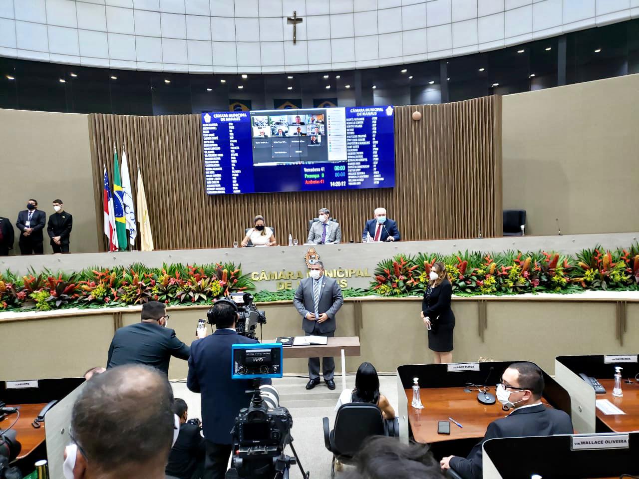 Vereadores eleitos são empossados em Manaus 