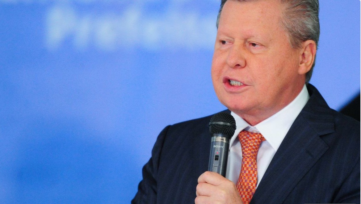 Prefeito de Manaus rebate Wilson Lima: ‘voa para um lado e para outro’